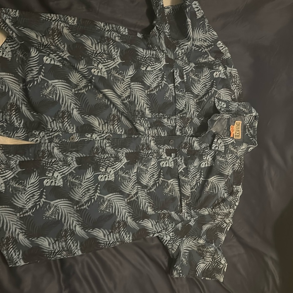 Men’s Duluth short sleeve shirt. XL amazing condition.
